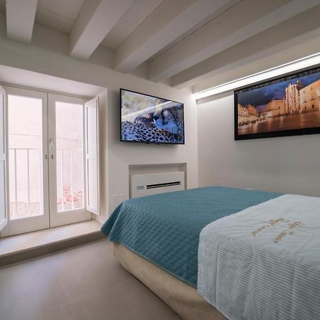 דירות סירקוזה Ortigia Charme Piazza Duomo מראה חיצוני תמונה