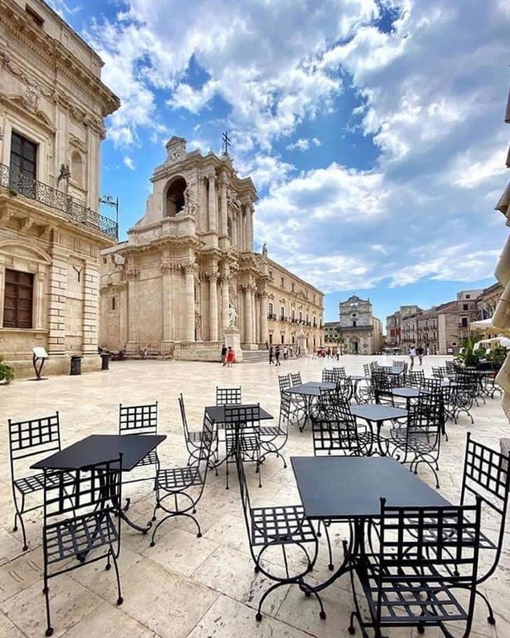 דירות סירקוזה Ortigia Charme Piazza Duomo מראה חיצוני תמונה