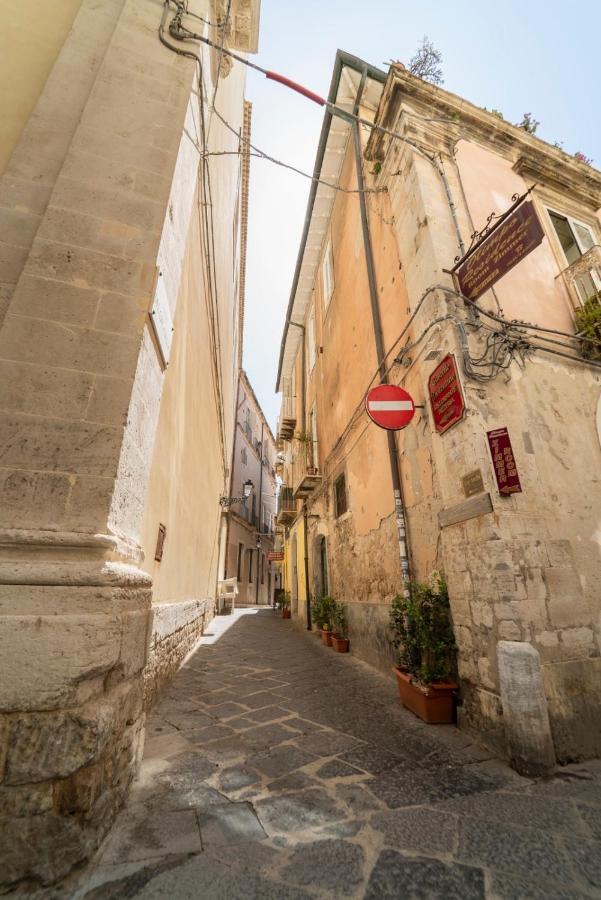 דירות סירקוזה Ortigia Charme Piazza Duomo מראה חיצוני תמונה